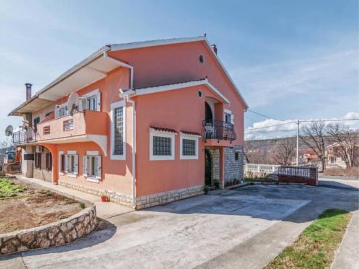 Three-Bedroom Apartment in Slivnica