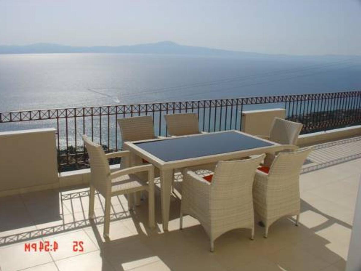 Amazing 2-bed apartment in spectacular villa with stunning s