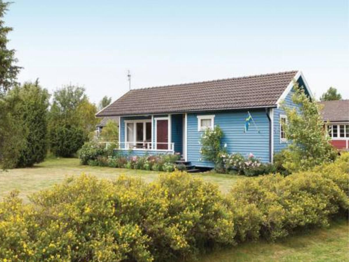 Three-Bedroom Holiday Home in Kopingsvik