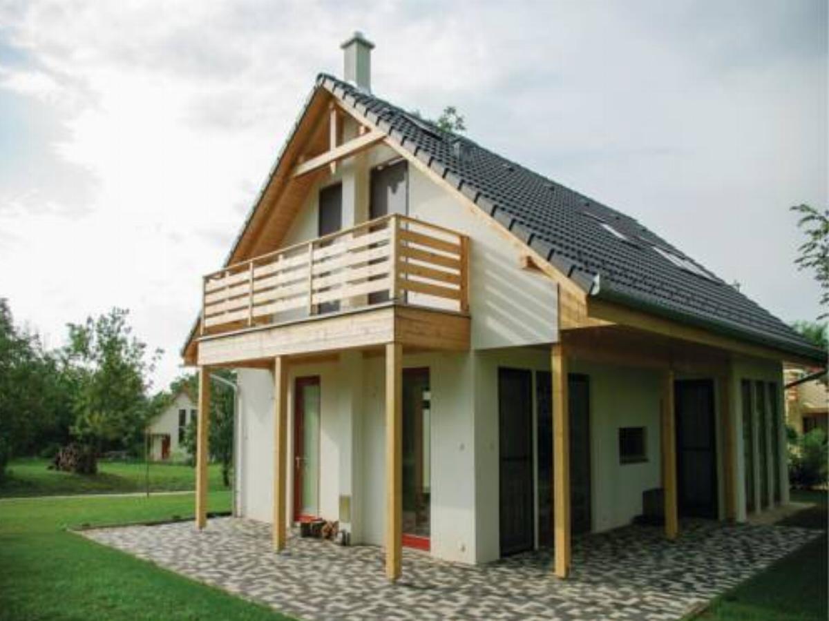 Three-Bedroom Holiday Home in Szolad