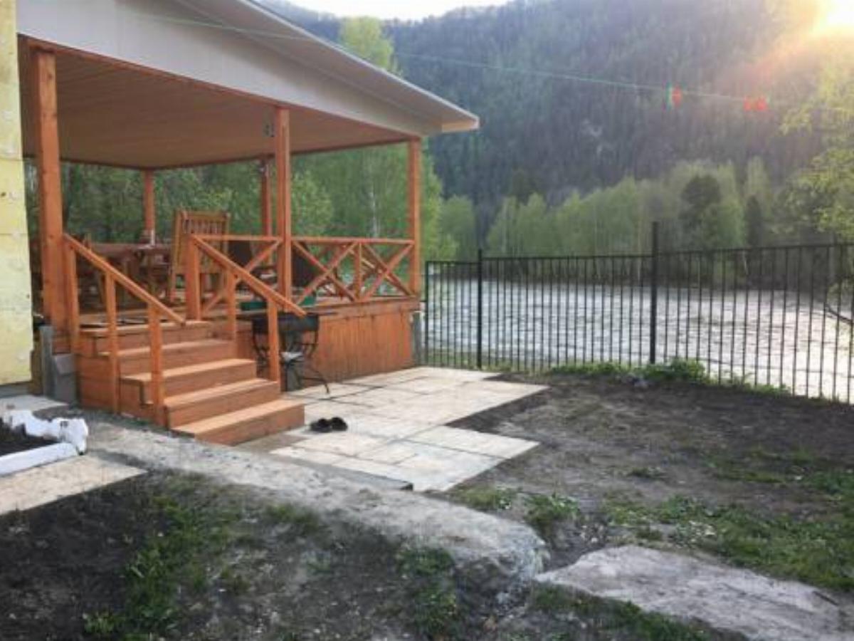 Vacation home on the river Katunyi
