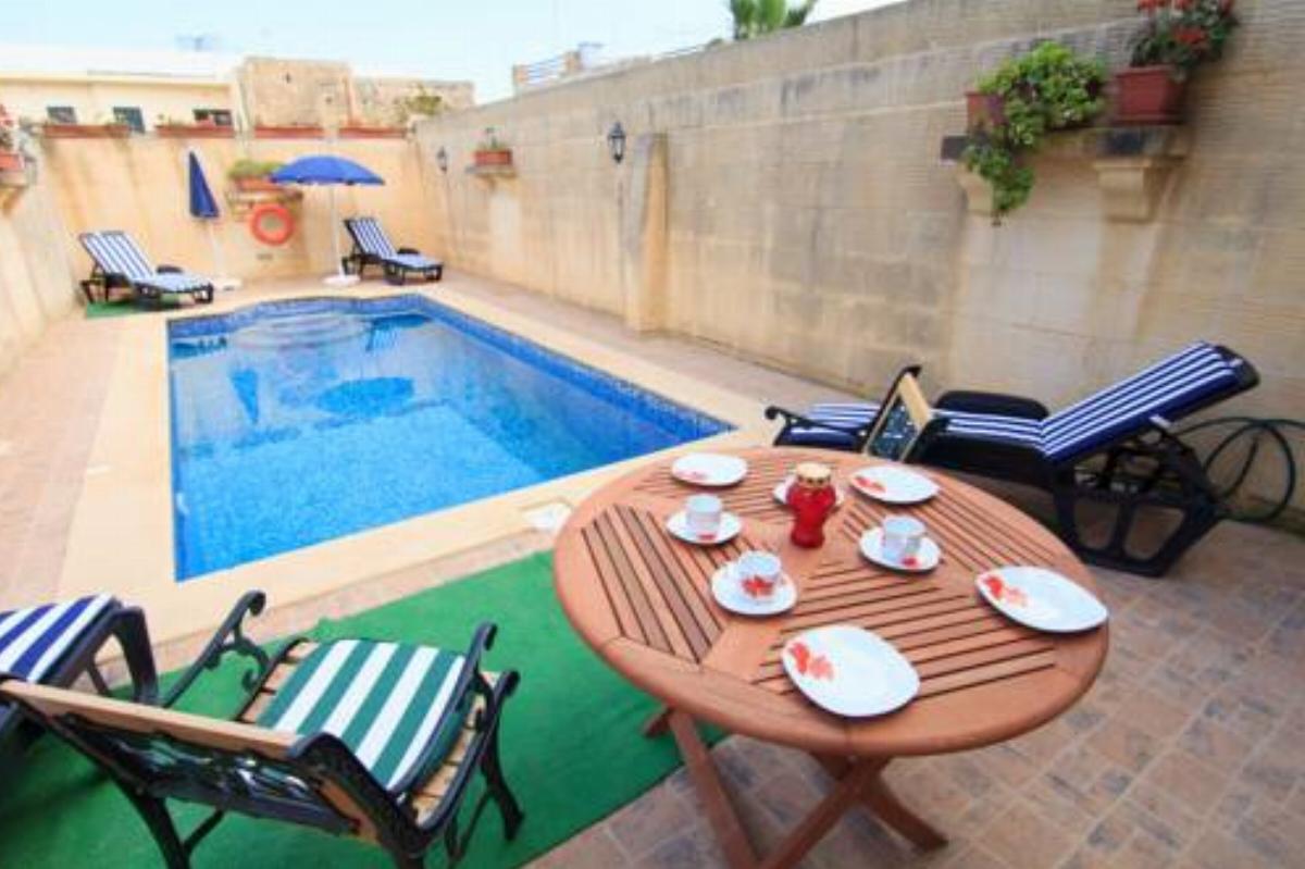 Ta' Bejza Holiday Home with Private Pool