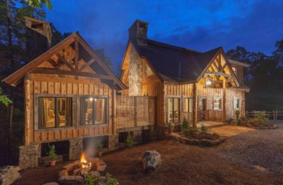 A Mayfly Lodge & Treehouse