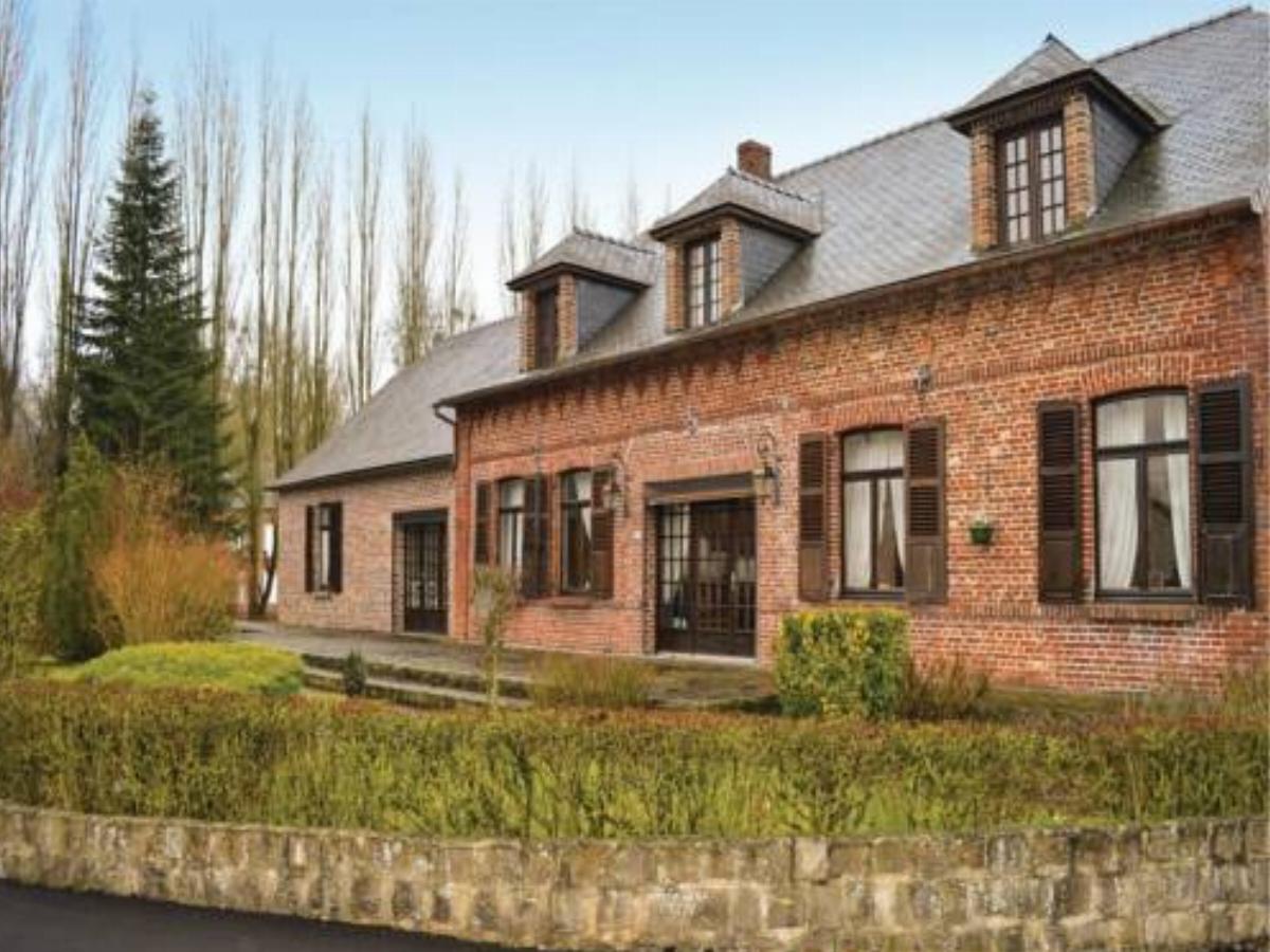 Four-Bedroom Holiday Home in La Neuville L. Dorengt
