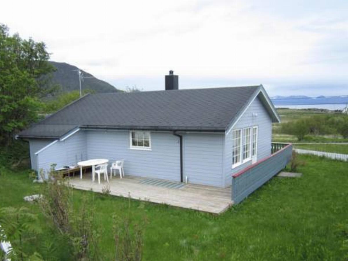 Two-Bedroom Holiday home in Laukvik
