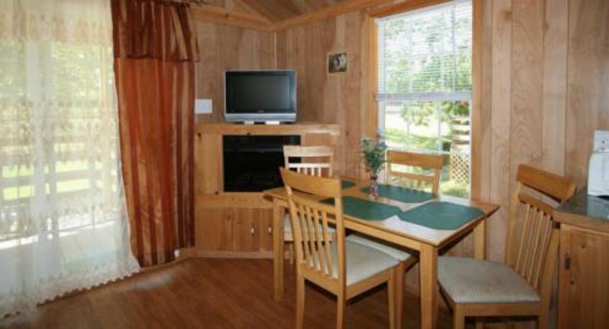 Robin Hill Camping Resort Premium Cottage 11