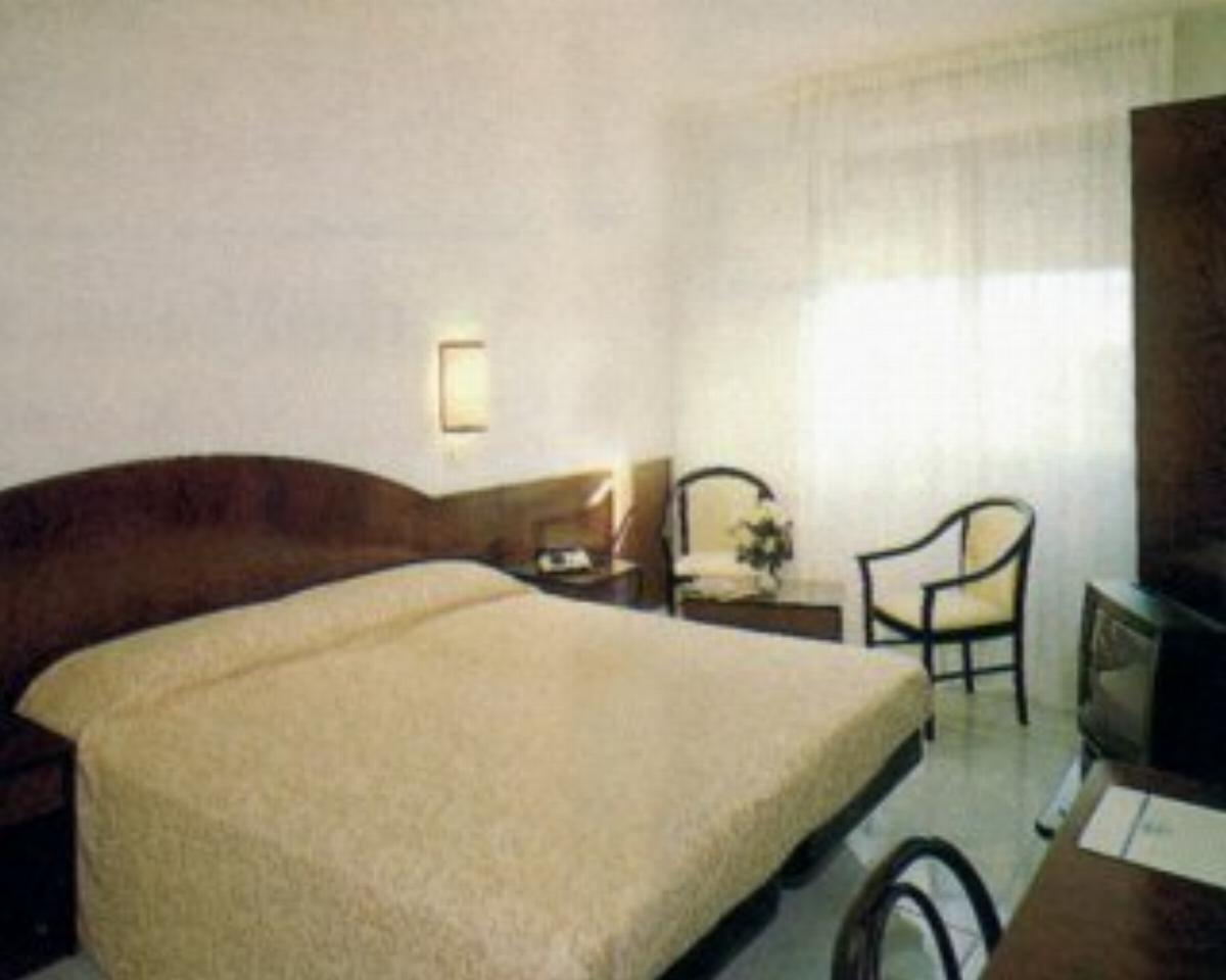 Akross Hotel