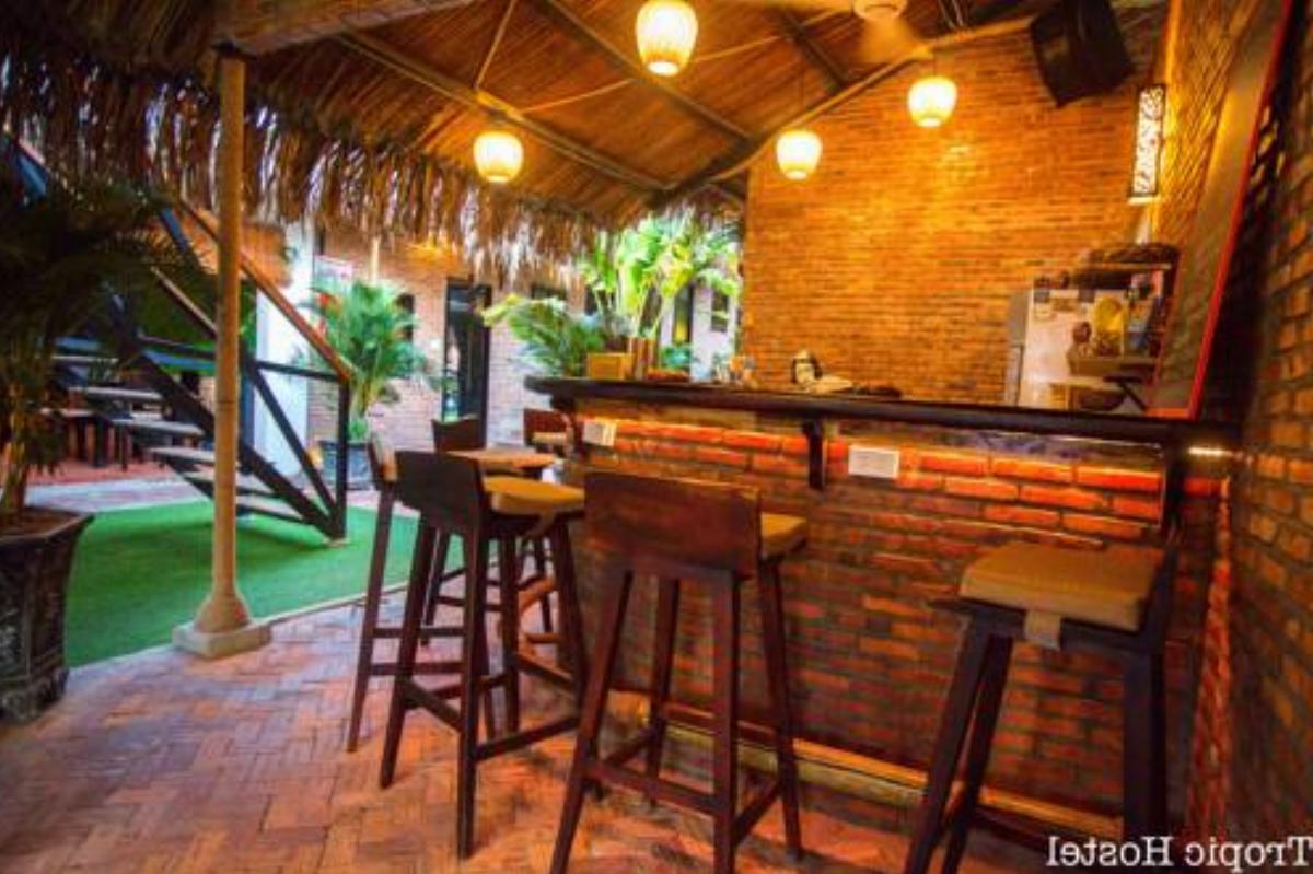 Tropic Hostel and restaurant