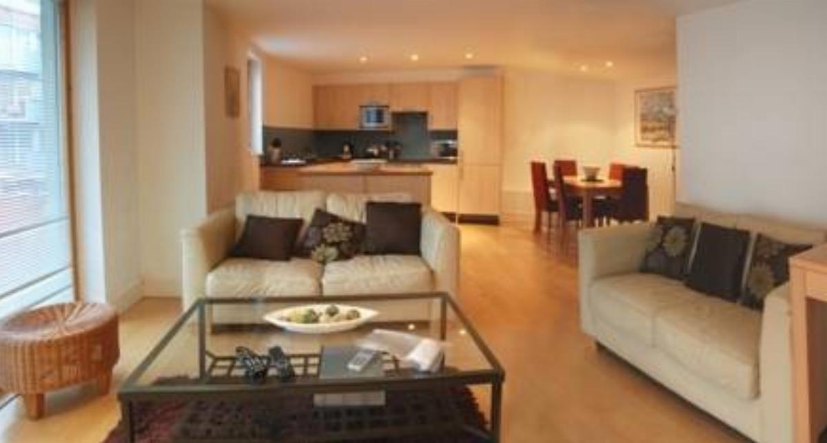 Roomspace Serviced Apartments - Oaks Square