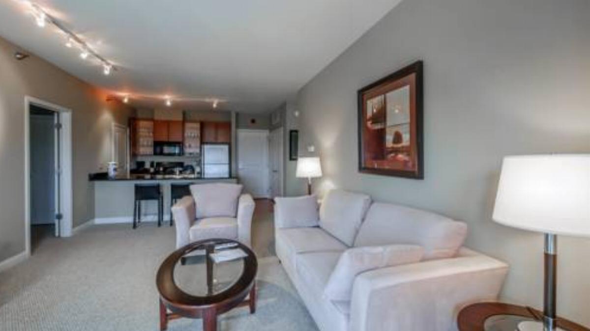 Suite Home Chicago - ALOFT One-Bedroom Apartment