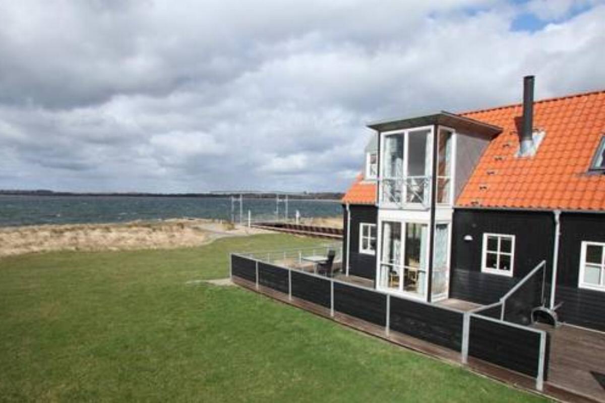 Two-Bedroom Holiday home in Juelsminde 3