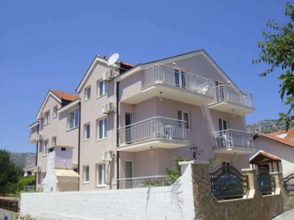 Apartments Villa Pirosi