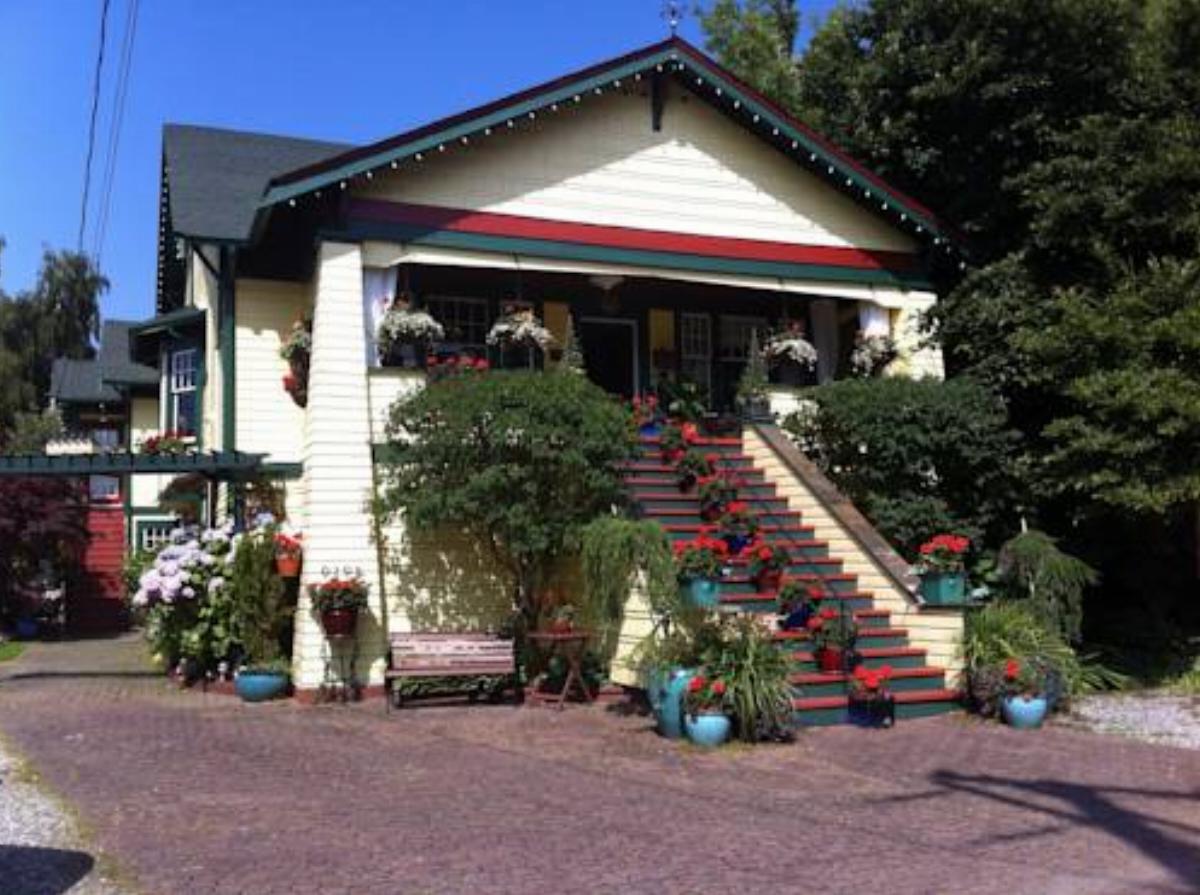 Clair's Bed & Breakfast Inn Ladner Village