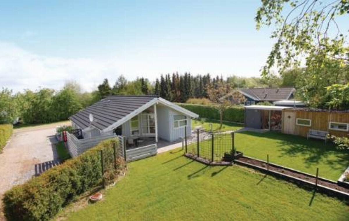 Three-Bedroom Holiday home Føllenslev with a room Hot Tub 0