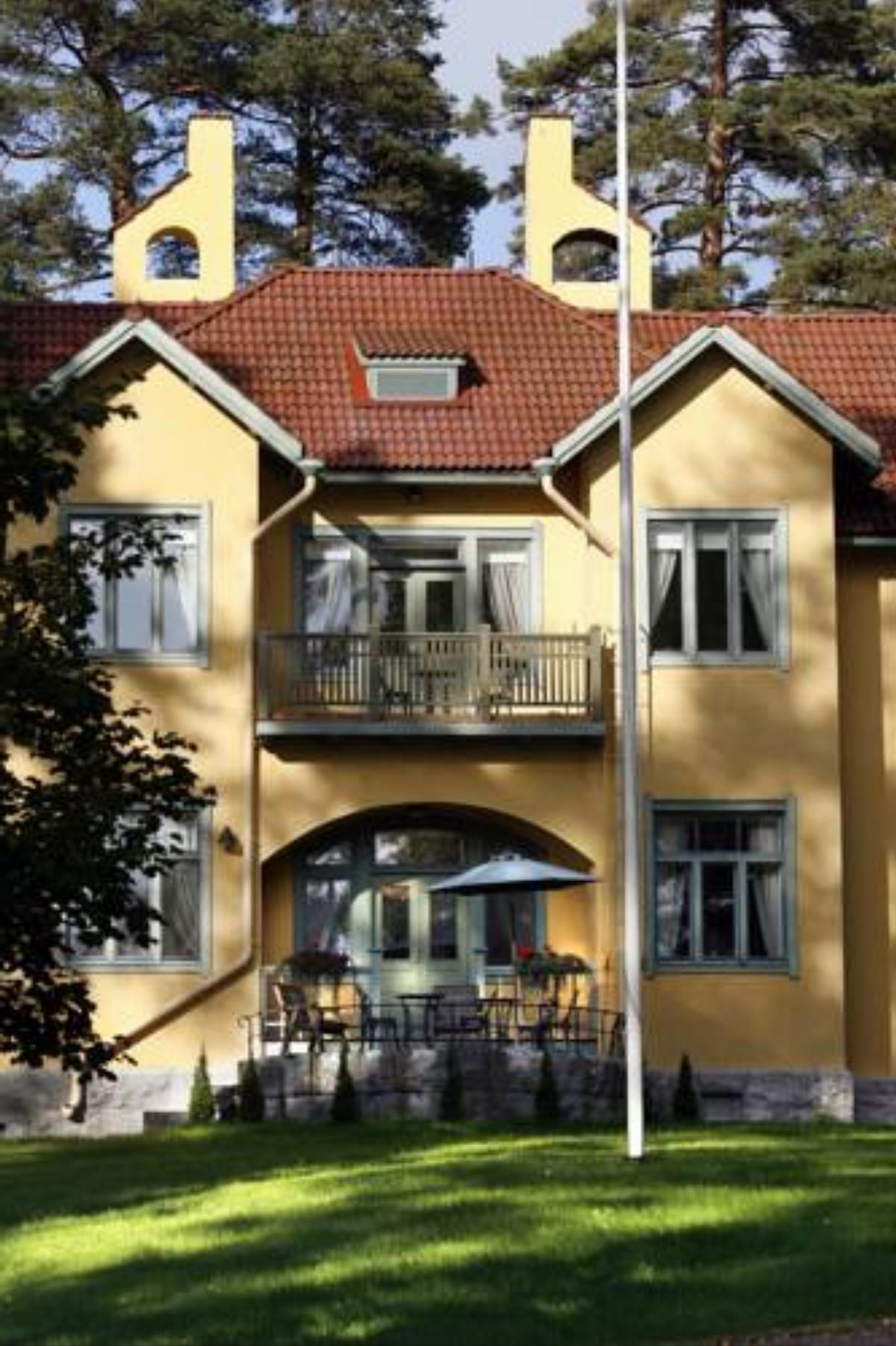 Villa Urhola, Kruunupuisto