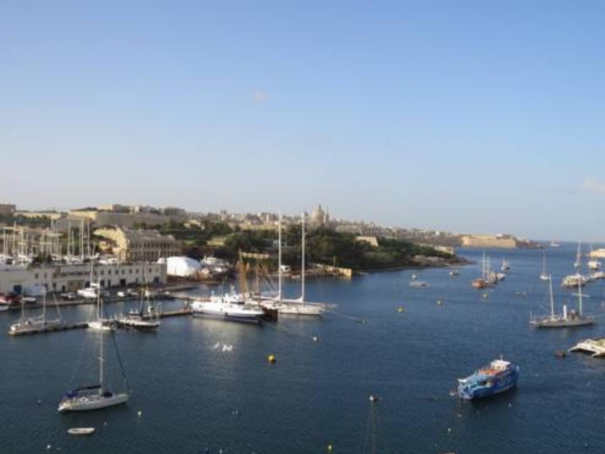 115 The Strand Hotel and Suites Hotel Il-Gżira Malta