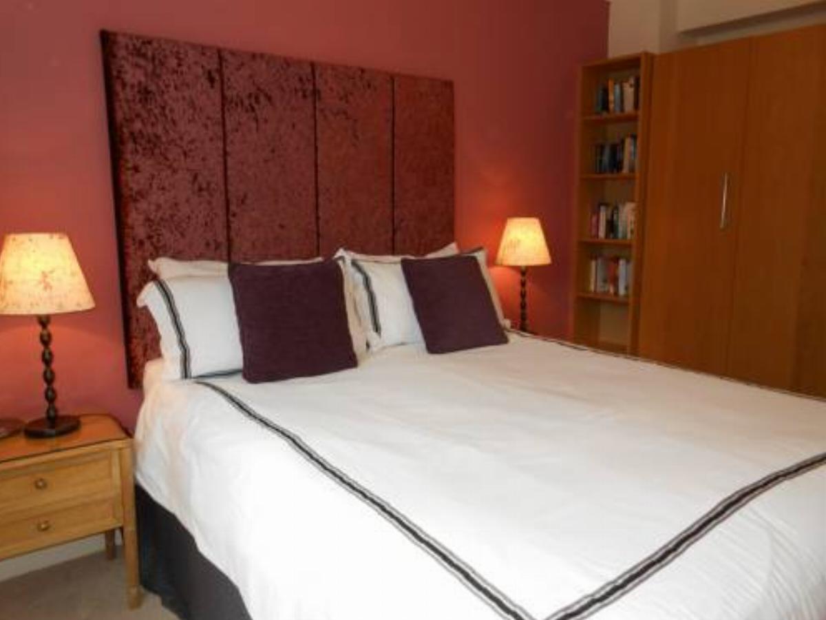 2 Bedroom Apartment in Stratton Court Central Surbiton Hotel Kingston upon Thames United Kingdom