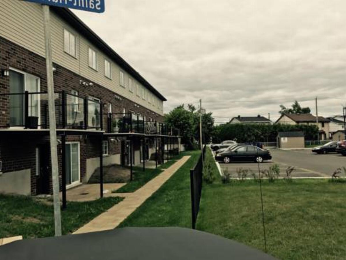 2-Bedroom Townhome Saint-Martin West Laval Apt C Hotel Laval Canada