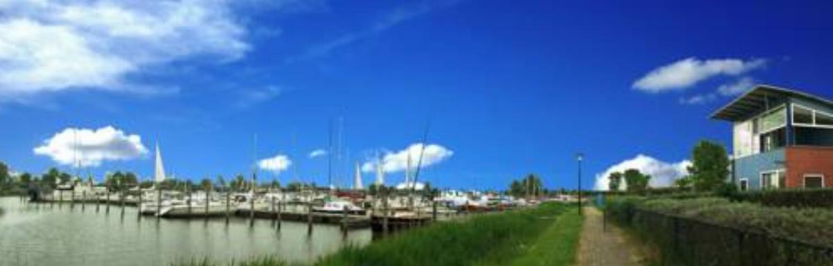 6 pers. Holiday home in front of the Lauweermeer lake Hotel Anjum Netherlands