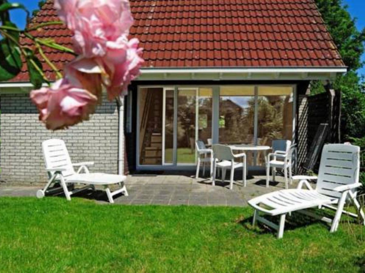 6 pers. Holiday home near Wadden Sea Friesland Hotel Anjum Netherlands