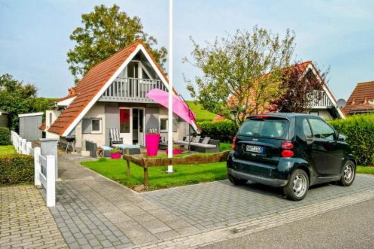 6 pers. house on a typical dutch gracht Close to the national park Lauwersmeer Hotel Anjum Netherlands