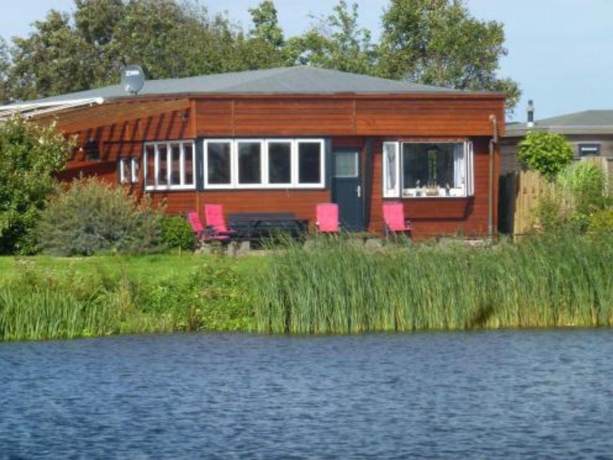 8 pers. Holiday home in front of the Lauweermeer Lake and National Park Hotel Anjum Netherlands