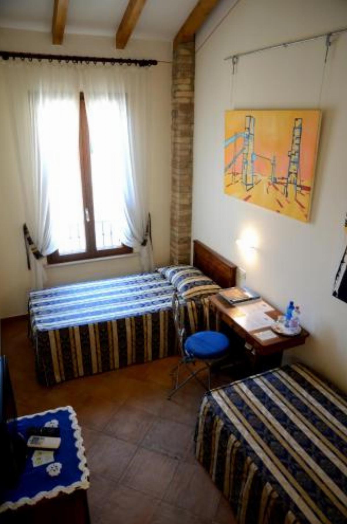 9 Muse Bed and Breakfast Hotel Canneto sullʼOglio Italy