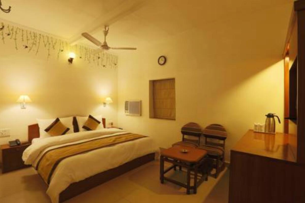 Airport Motel / Aapno Ghar Resort Hotel Gurgaon India