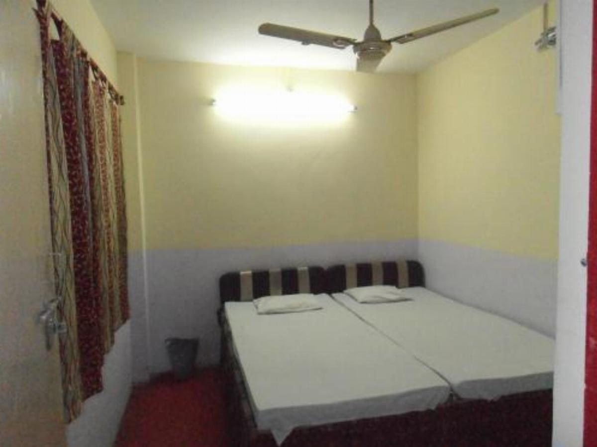 Akash Yatri Niwas Hotel Faizābād India