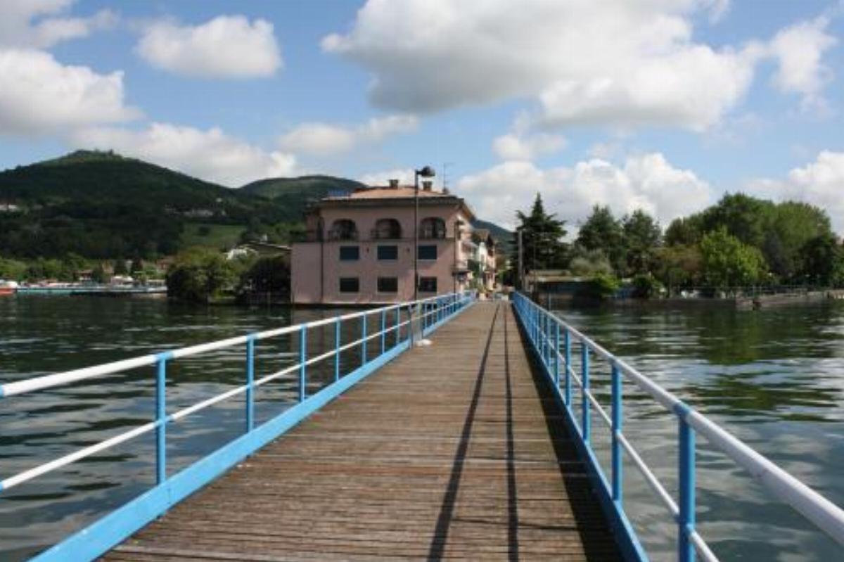 Albergo Ristorante Punta Dell'Est Hotel Clusane sul Lago Italy