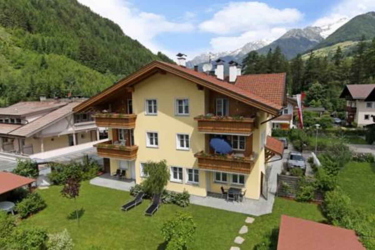 Alpenkristall - Central Apartments Hotel Lutago Italy