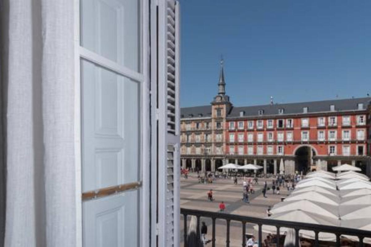 Amanecer en la Plaza Mayor - Madrid Hotel Madrid Spain