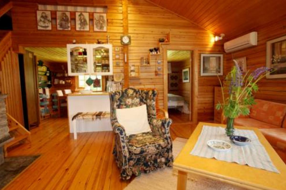 Amazing Summer Cottage By Lake Hotel Iso-Kartano Finland