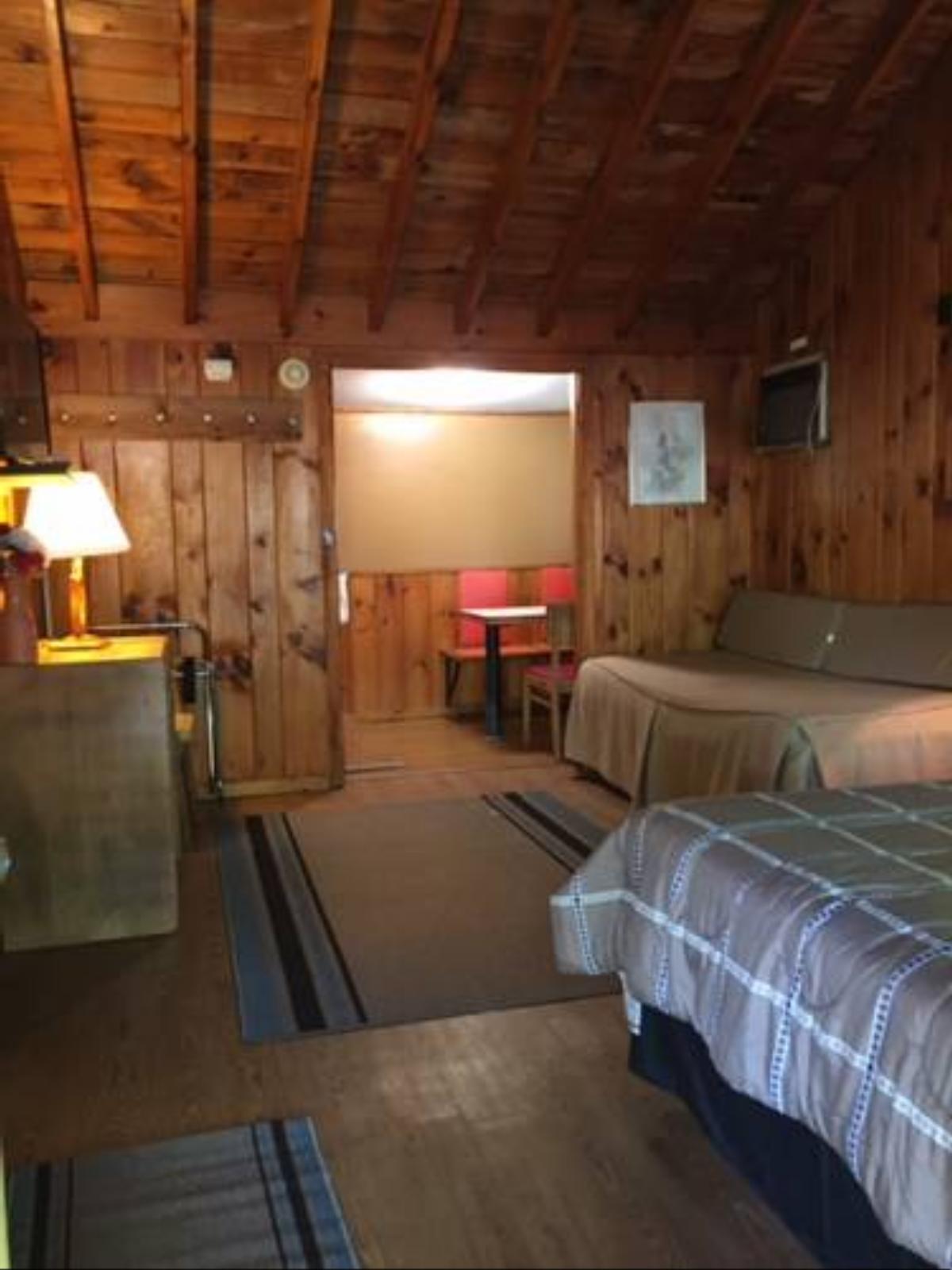 Amber Lantern Duplex Cottage Hotel Lake George USA