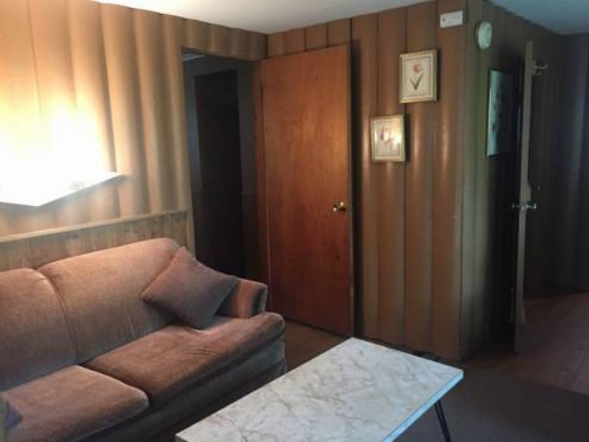 Amber Lantern One-Bedroom Cottage Hotel Lake George USA