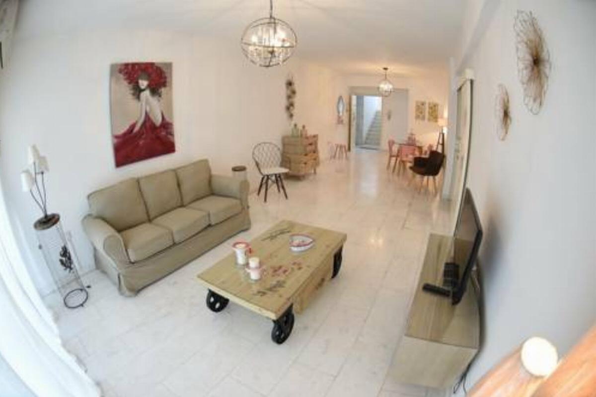 Angela's Luxury Apartments Hotel Larnaka Cyprus