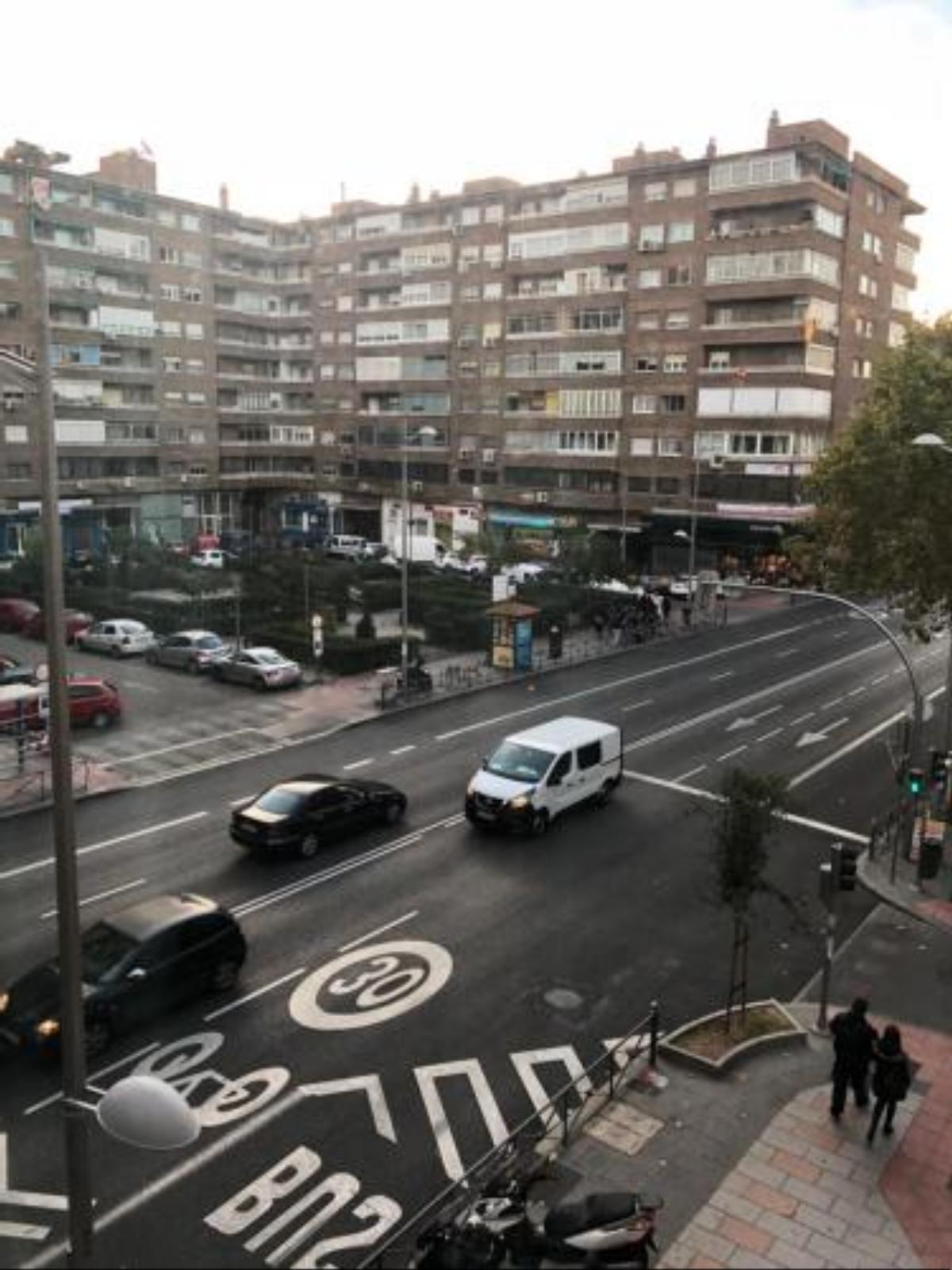 Apartamento con parking cercano al Bernabéu Hotel Madrid Spain