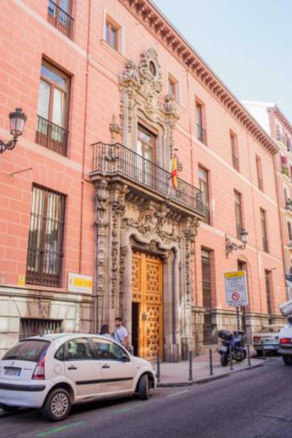 Apartamentos Paseo del Arte Hotel Madrid Spain