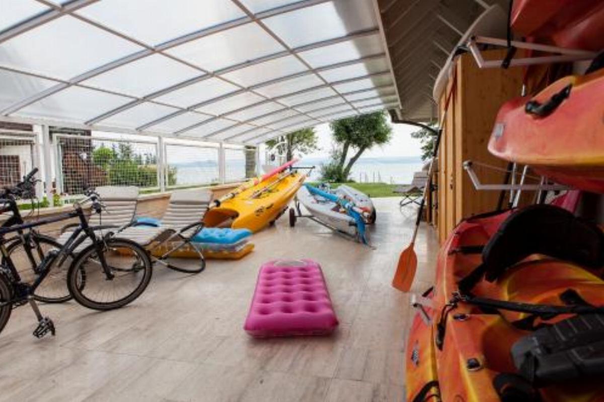 Apartman közvetlen vízparton Hotel Balatonszárszó Hungary