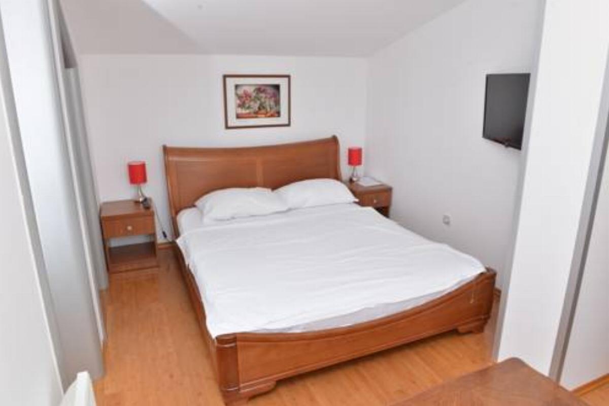Apartment and Rooms In Club Hotel Inđija Serbia