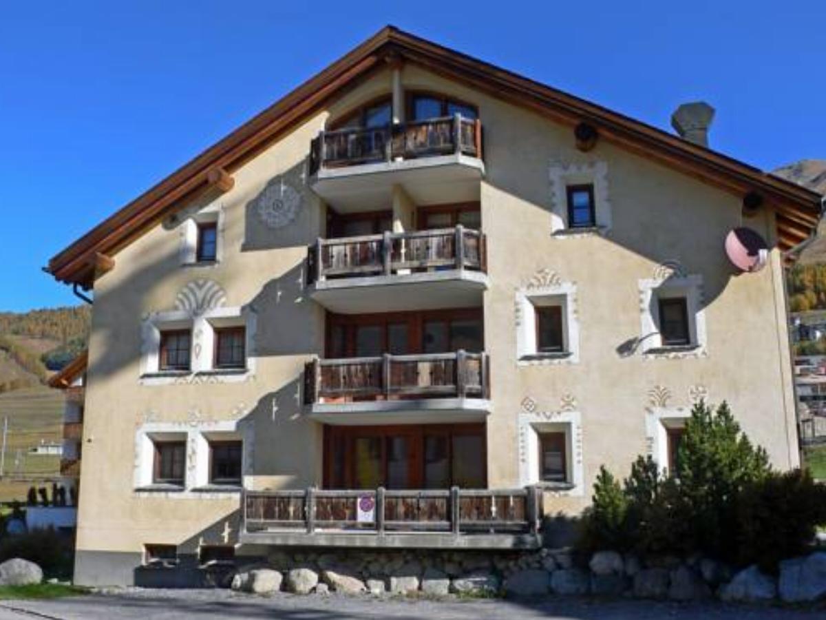 Apartment Chesa Mezzaun Hotel Zuoz Switzerland