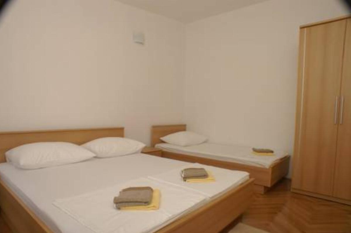 Apartment Duce 2812a Hotel Duće Croatia