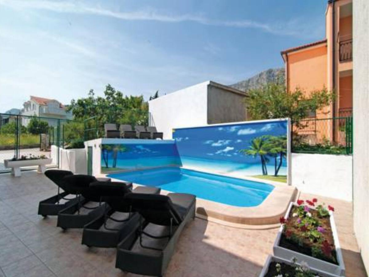 Apartment Kastel Gomilica 75 with Outdoor Swimmingpool Hotel Kaštela Croatia