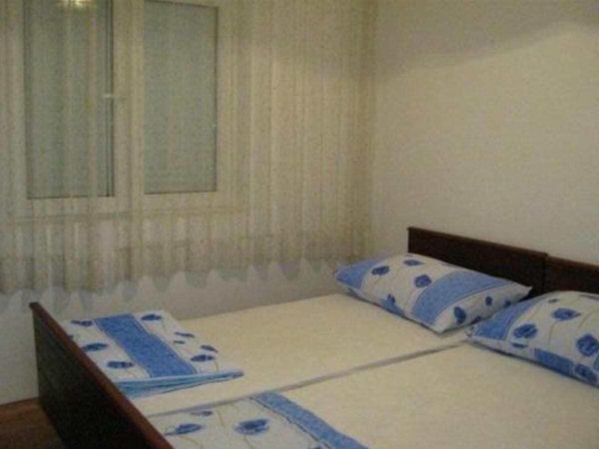 Apartment Necujam 13884b Hotel Grohote Croatia