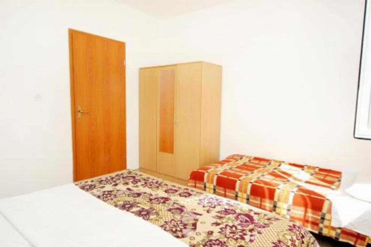 Apartment Uvala Tvrdni Dolac 2997a Hotel Gdinj Croatia