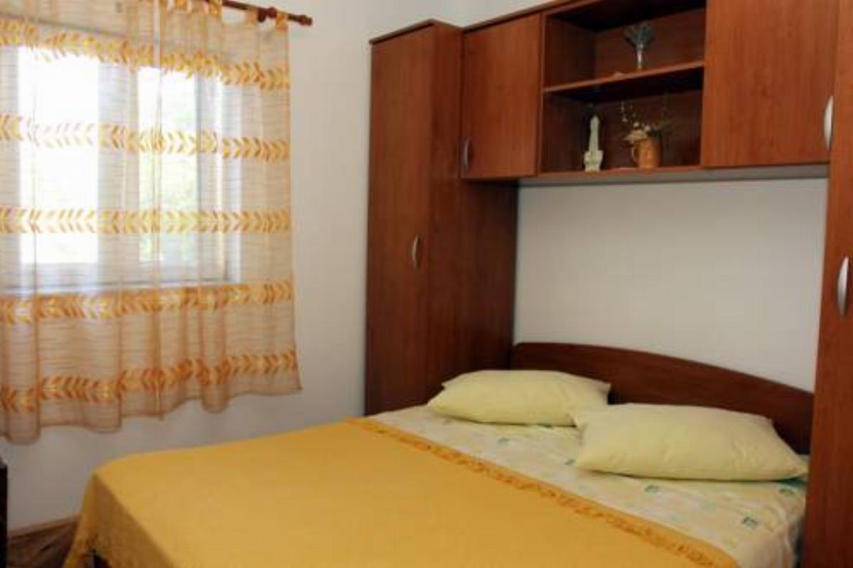 Apartments Dugi Hotel Donji Humac Croatia