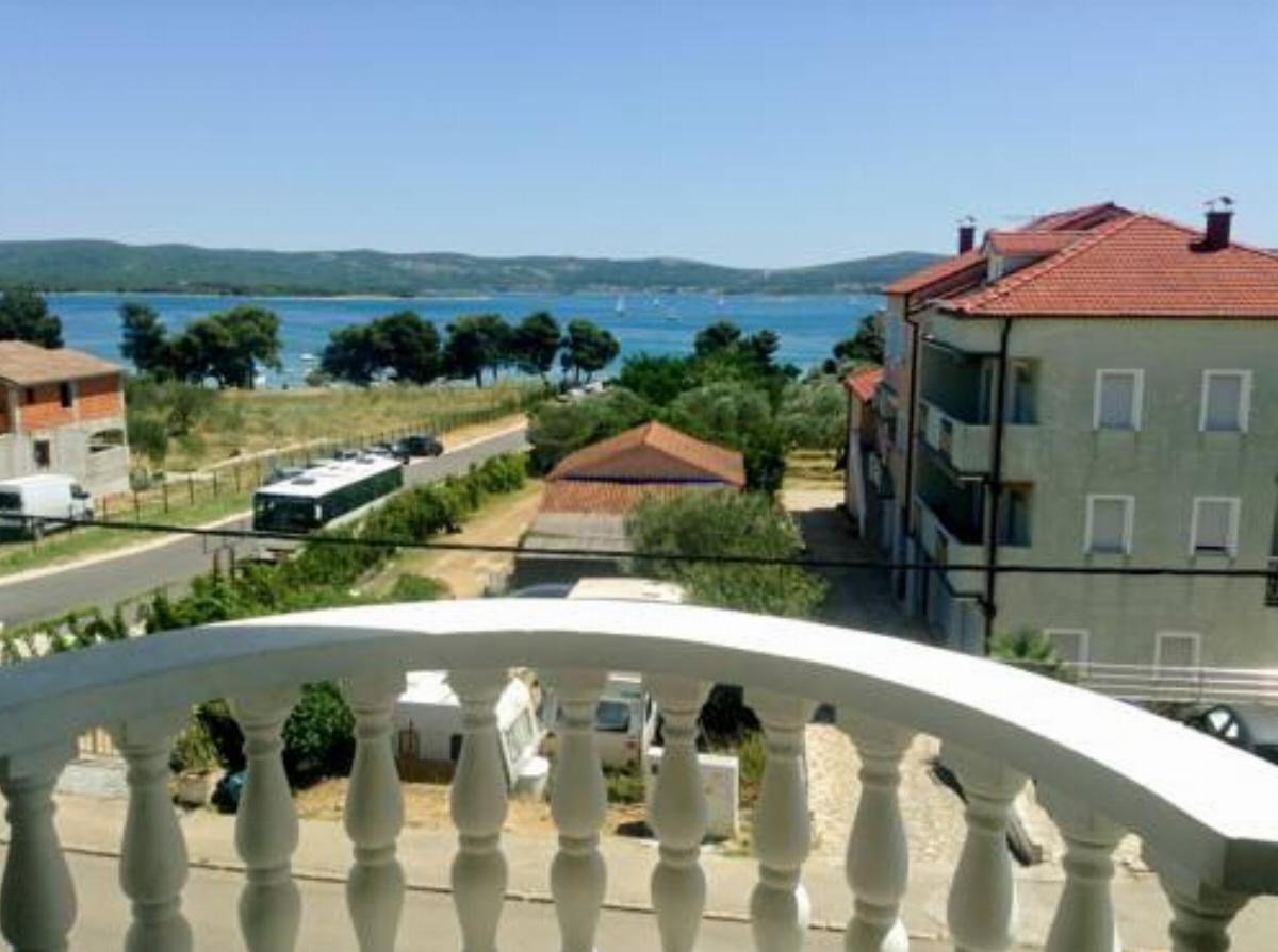 Apartments Ineta Hotel Sveti Filip i Jakov Croatia