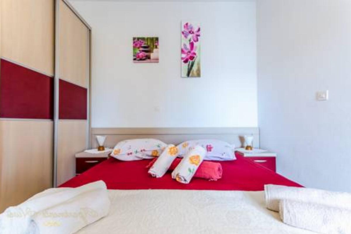 Apartments Nives Suhi Potok Hotel Jesenice Croatia