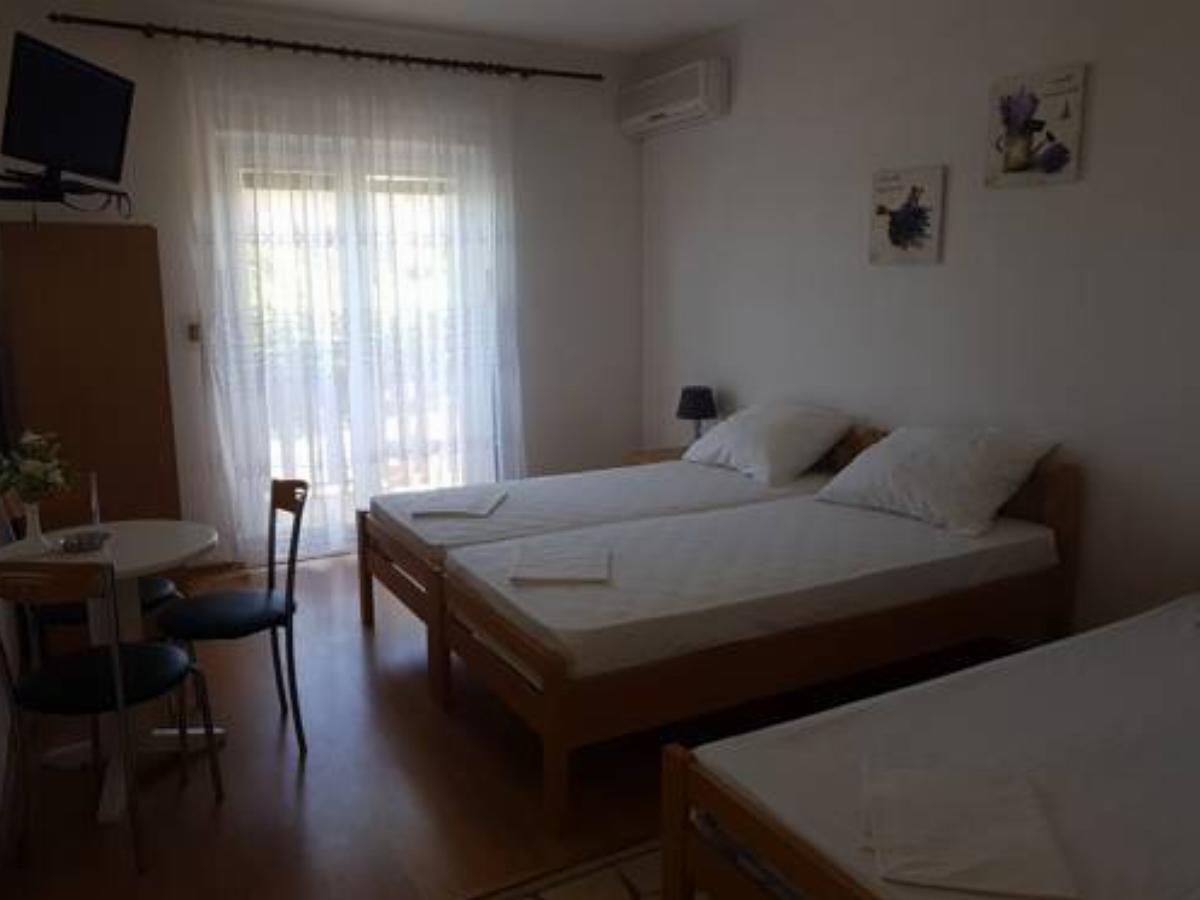 Apartments Plazibat Hotel Škrip Croatia