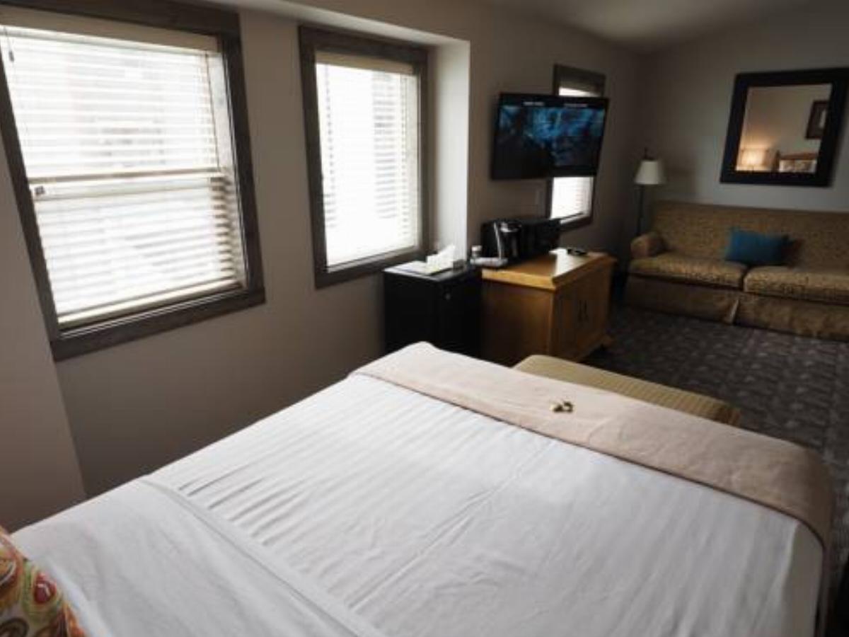 Apex Lodge - 4 Hotel Room Hotel Hedley Canada